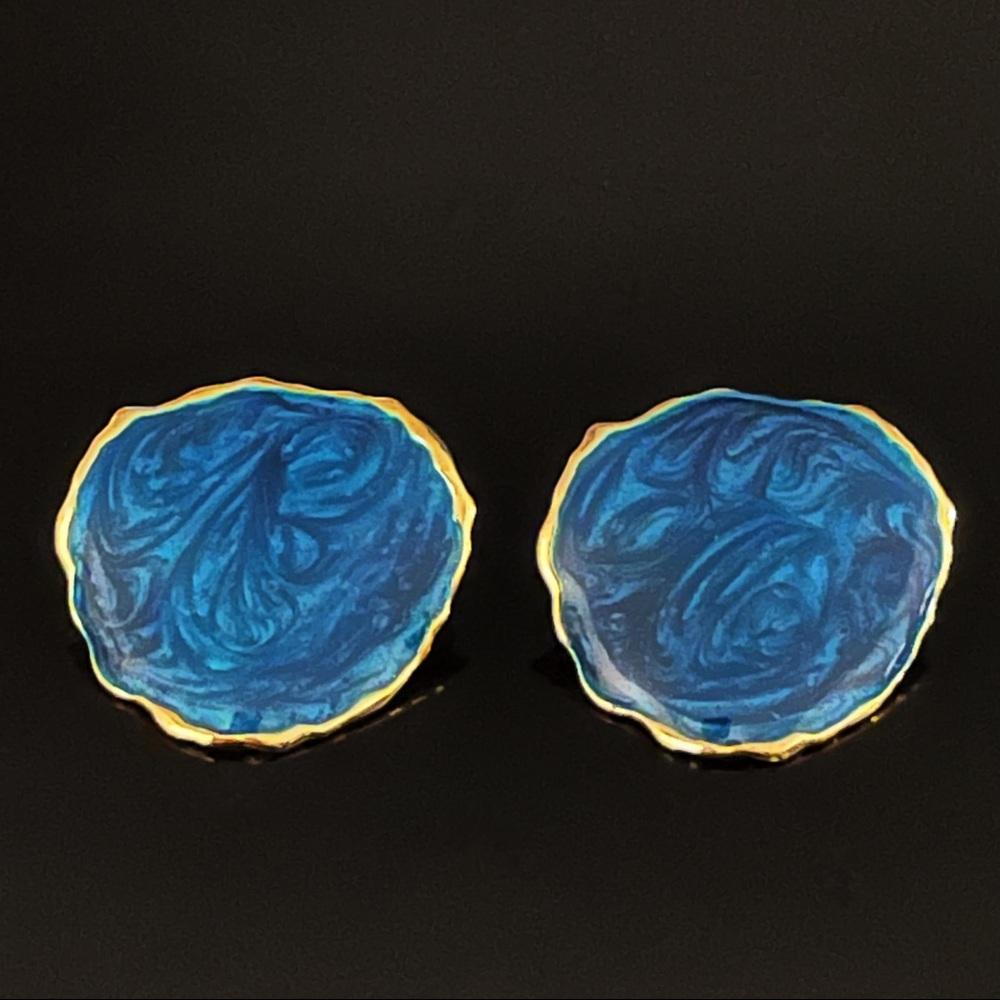 ✨Stunning Blue Paint Italy Retro VTG Stud Earrings